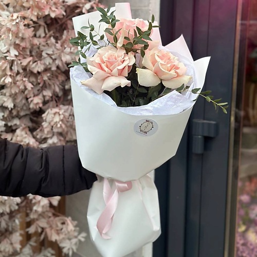 

DARI ЦВЕТЫ Букет из французских роз с эвкалиптом, Букет из французских роз с эвкалиптом