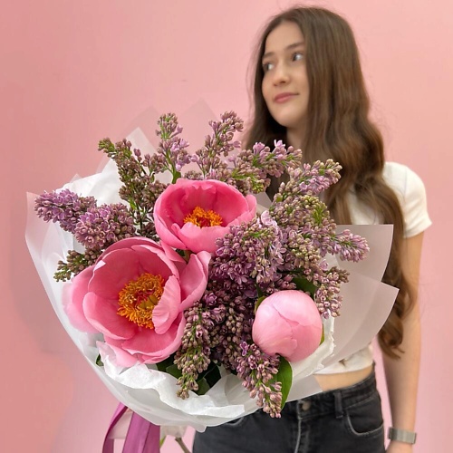 

ЗАЦВЕТАЙ. ЦВЕТОЧНЫЙ БУТИК Букет из сирени и пионов «Привелегия чувств», Букет из сирени и пионов «Привелегия чувств»