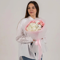 Кустовые розы и гортензии