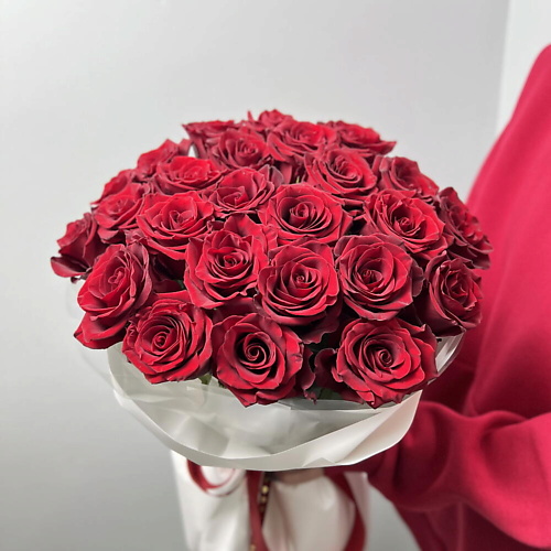 

FLORES Букет живых цветов из 25 бордовых крупных роз в белой упаковке, Букет живых цветов из 25 бордовых крупных роз в белой упаковке