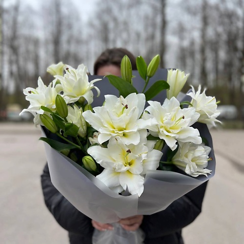 Букет живых цветов LE BOUQUET Букет из 5 веток махровой пионовидной лилии