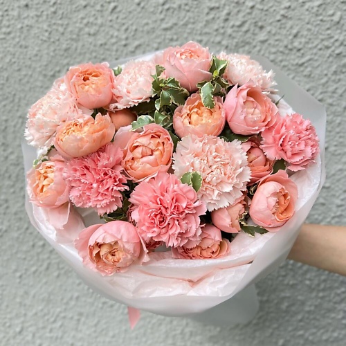 

FLORES Нежные диантусы и персиковые пионовидные розы в нежном букете, Нежные диантусы и персиковые пионовидные розы в нежном букете