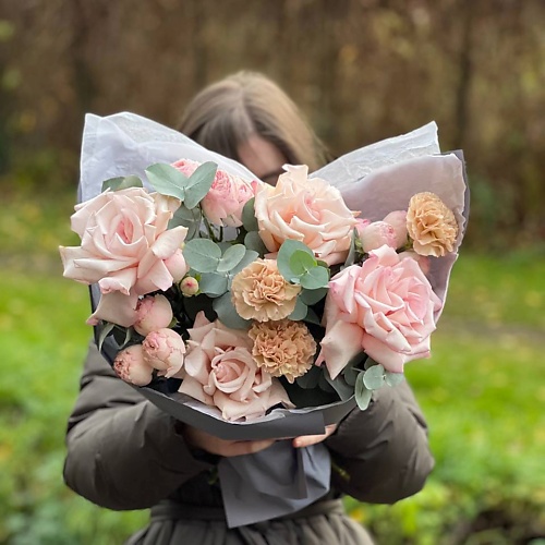 

LE BOUQUET Букет из кремовых диантусов, французских роз и пионовидных кустовых роз, Букет из кремовых диантусов, французских роз и пионовидных кустовых роз