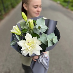 Лилия 1 ветка с эвкалиптом