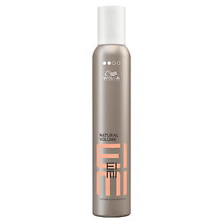 Пена для укладки легкой фиксации EIMI Natural Volume.