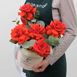 Композиция из Роз в шляпной коробке «Нина»
