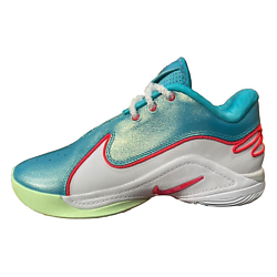 Баскетбольные кроссовки LeBron 22 Christmas