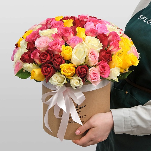 Букет живых цветов STUDIO FLORISTIC Композиция из кенийских Роз 101 шт в шляпной коробке «Мелисса»