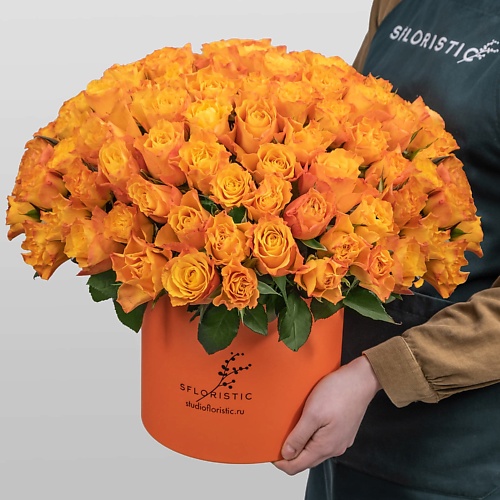 Букет живых цветов STUDIO FLORISTIC Оранжевая кения 101 шт в шляпной коробке «Спелый апельсин»
