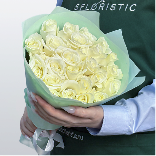 Букет живых цветов STUDIO FLORISTIC Букет из белых Роз Кения 40 см 25 шт «Айсберг»