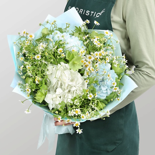 Букет живых цветов STUDIO FLORISTIC Букет из Гортензий и Ромашек «Легкий ветерок»