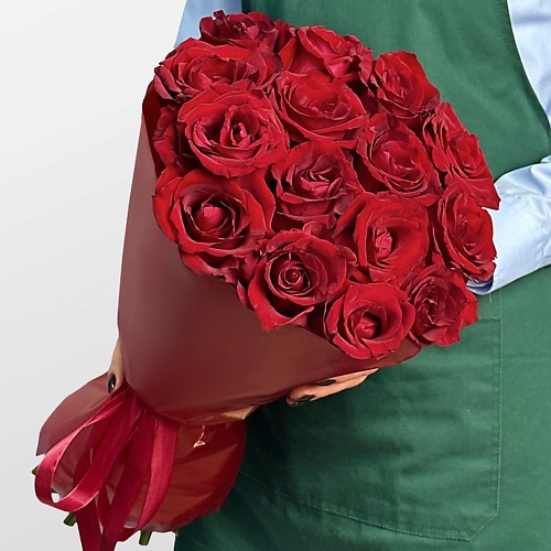 Букет живых цветов STUDIO FLORISTIC Букет из красных Роз Кения 60 см 15 шт «Аромат Желаний»