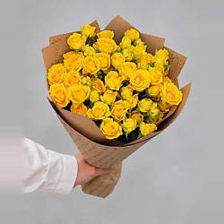 Букет из 15 кустовых роз Солнышко