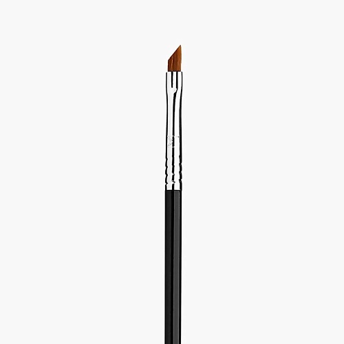 Кисть для глаз SIGMA BEAUTY Кисть для глаз SIGMA BEAUTY Кисть для глаз E06 Winged Liner™ Brush