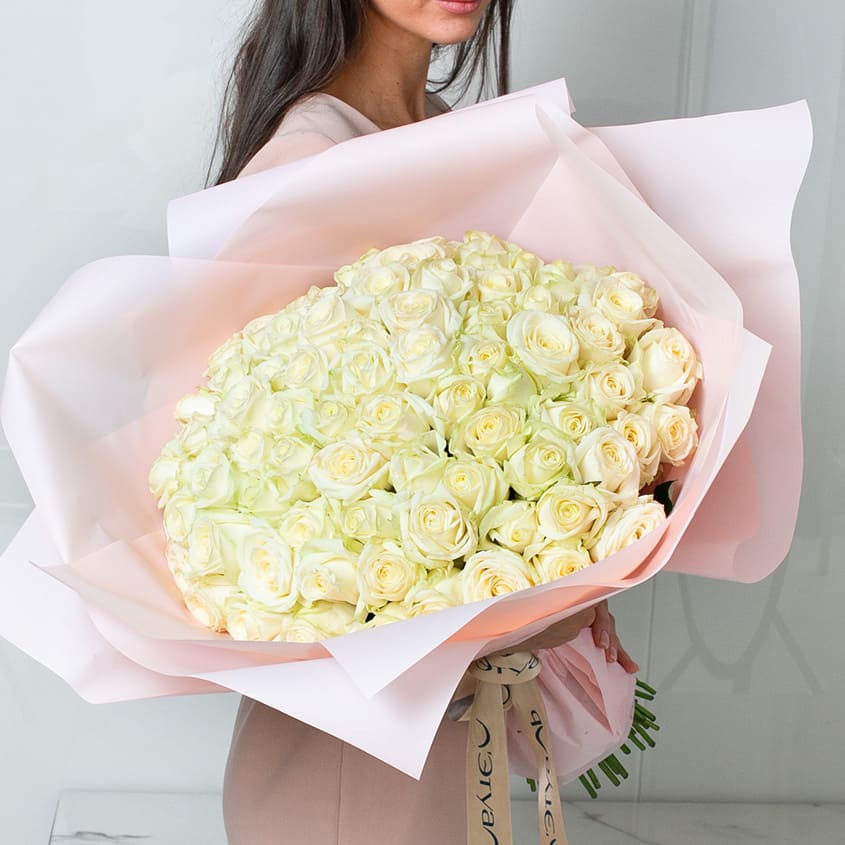 LetuFlowers Букет из белоснежных роз 75 шт.