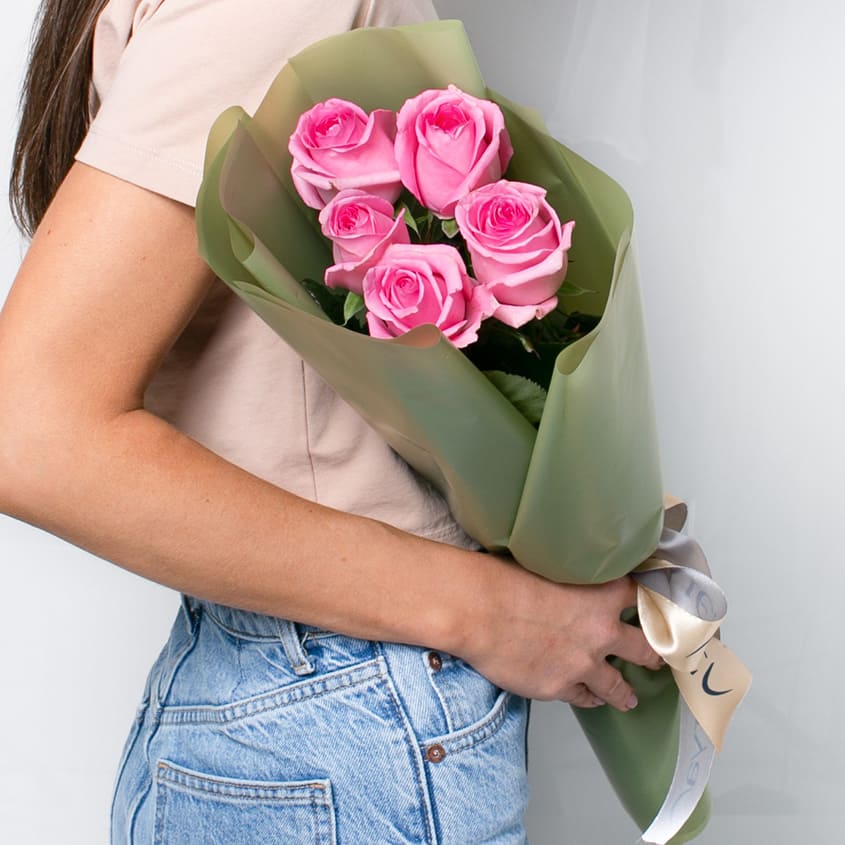 

LetuFlowers Букет из розовых роз 5 шт.
