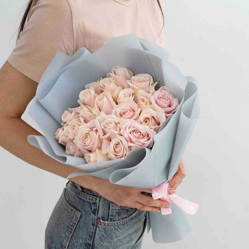 

Л'Этуаль Flowers Букет из нежных роз 21 шт. (40 см)