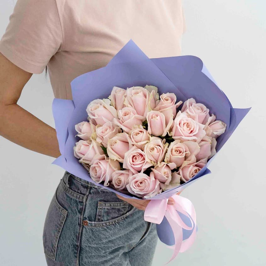 

Л'Этуаль Flowers Букет из нежных роз 25 шт.(40 см)
