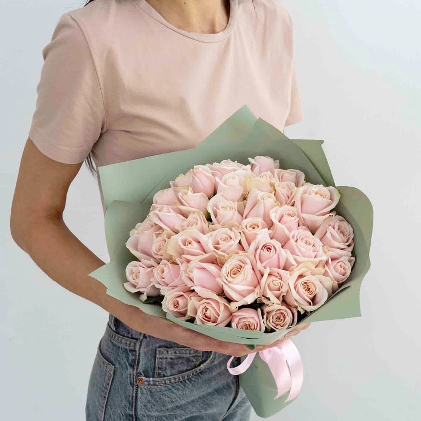 

Л'Этуаль Flowers Букет из нежных роз 35 шт.(40 см)