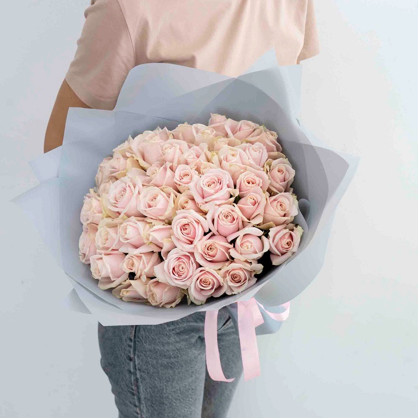 

Л'Этуаль Flowers Букет из нежных роз 41 шт.(40 см)