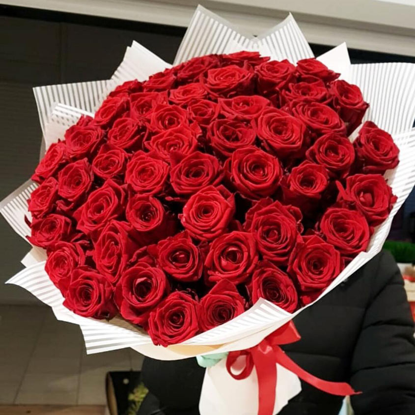 

Роскошный букет из 51 красной розы