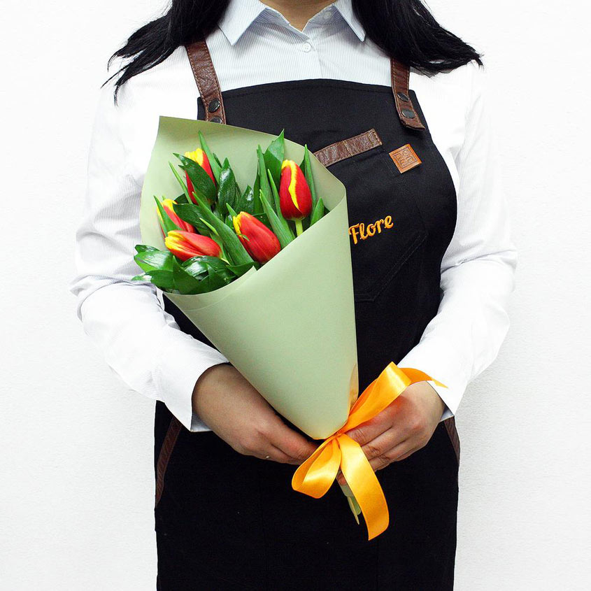 

Букет из 5 рыжих тюльпанов