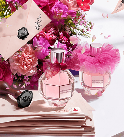 値下げ！FLOWERBOMB VIKTOR &ROLF キャンドル付き❣️ VIKTOR&ROLF Flowerbomb купить по низким ценам в ЛЭТУАЛЬ